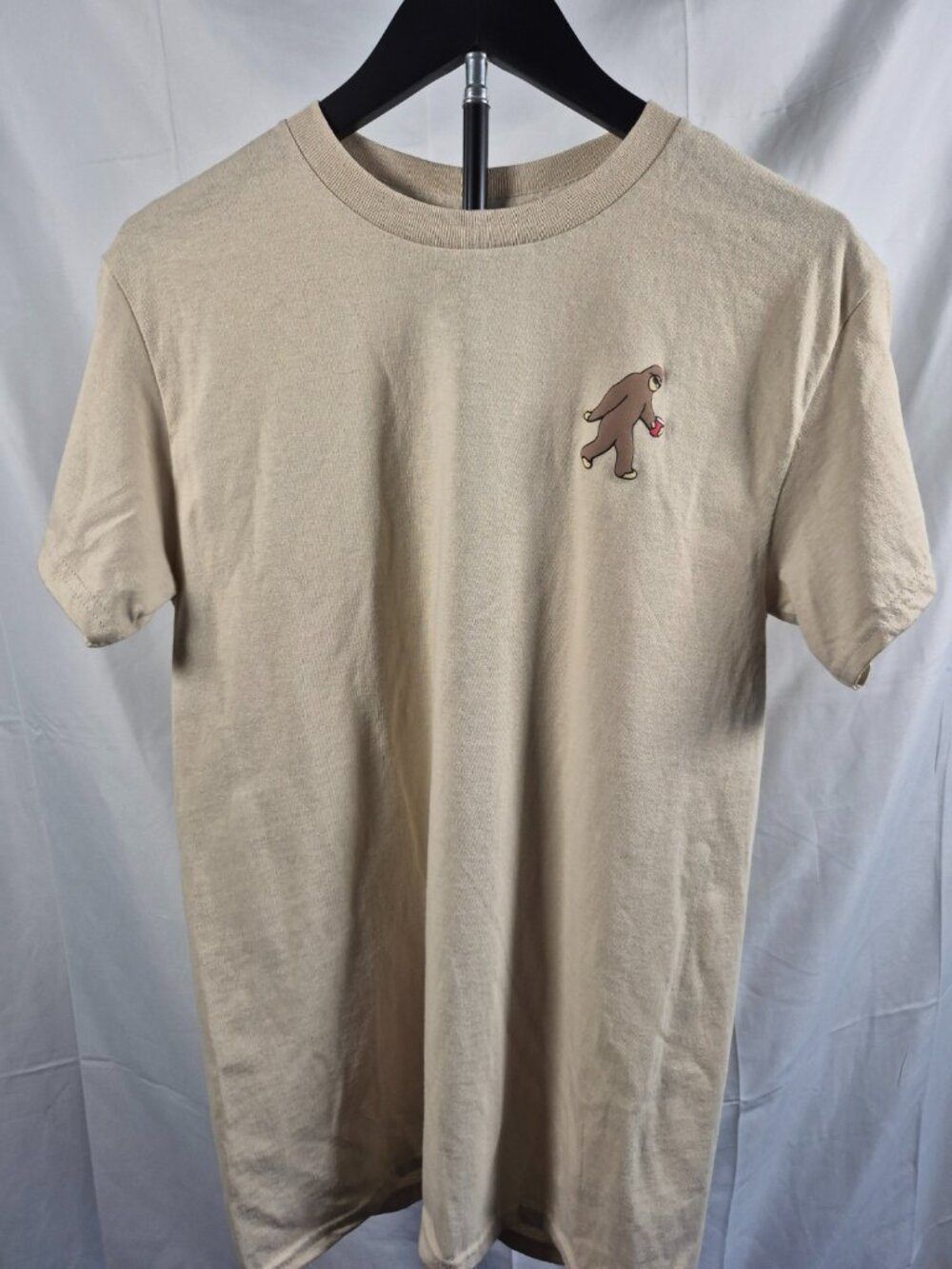 Riot Society Bigfoot Sasquatch Red Cup Beige T-Shirt Men’s S